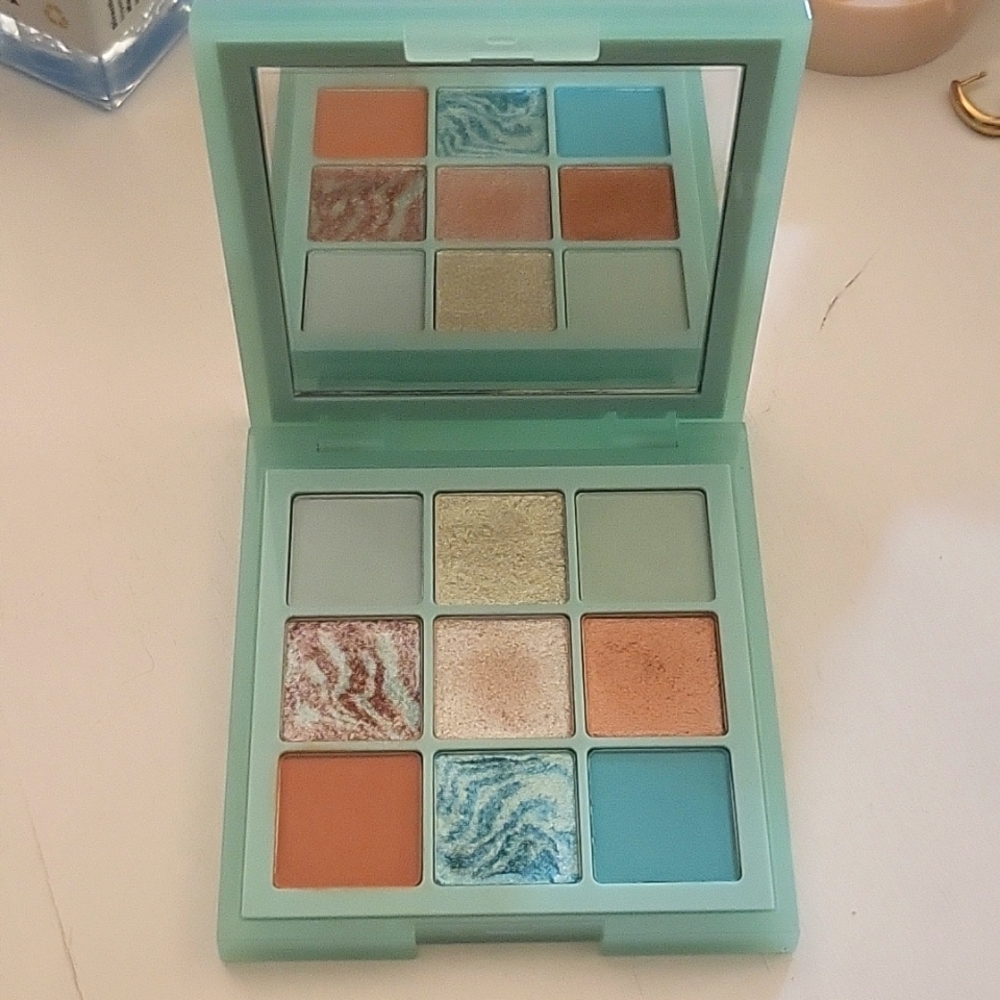 Huda beauty pastel mint palette